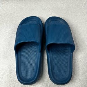 Blue Pillow Slide Sandals Shower/House Shoes Women Size 11 Men Size 9